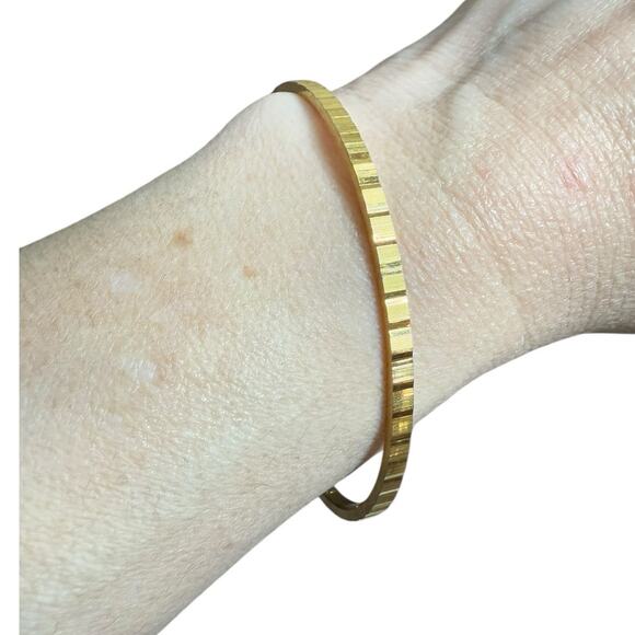 Crown Trifari Gold Tone Bangle Bracelet Dainty Simple Beveled Minimalist Capsule - Picture 1 of 6